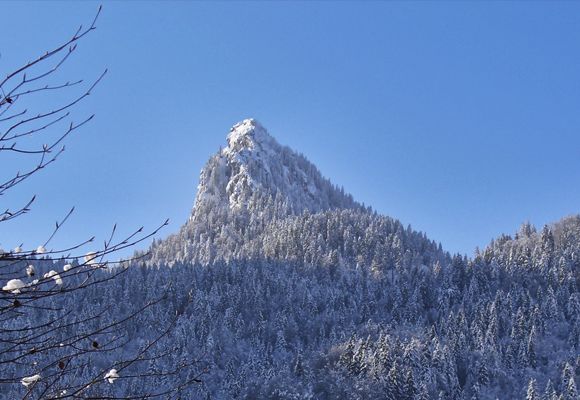 Unser Hausberg - der Leonhardstein tief verschneit an einem wunderschönen Wintertag